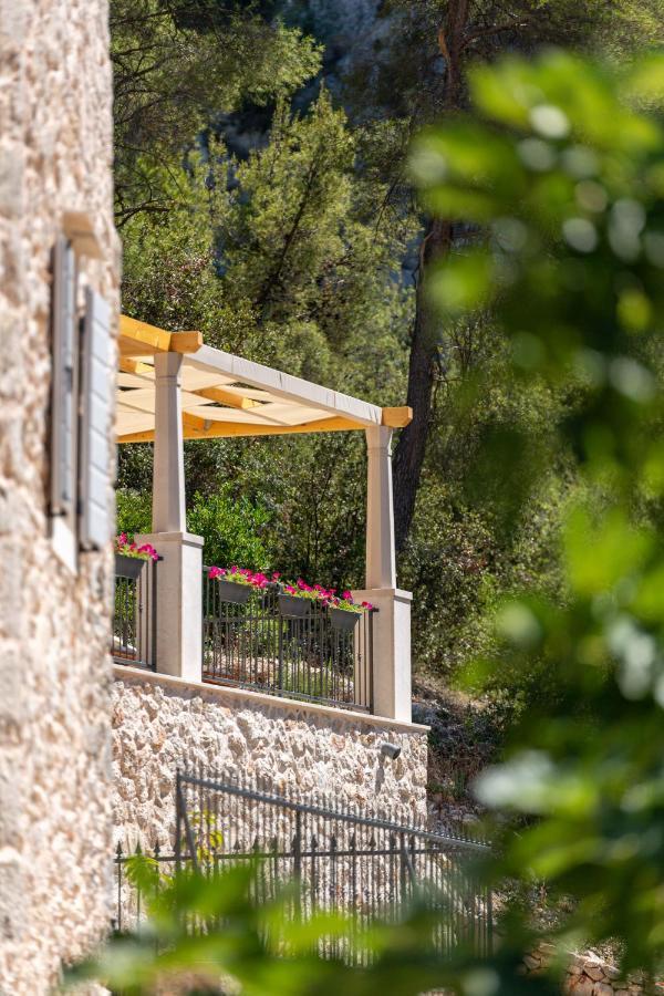 Rustic Luxury Fulmin Villa